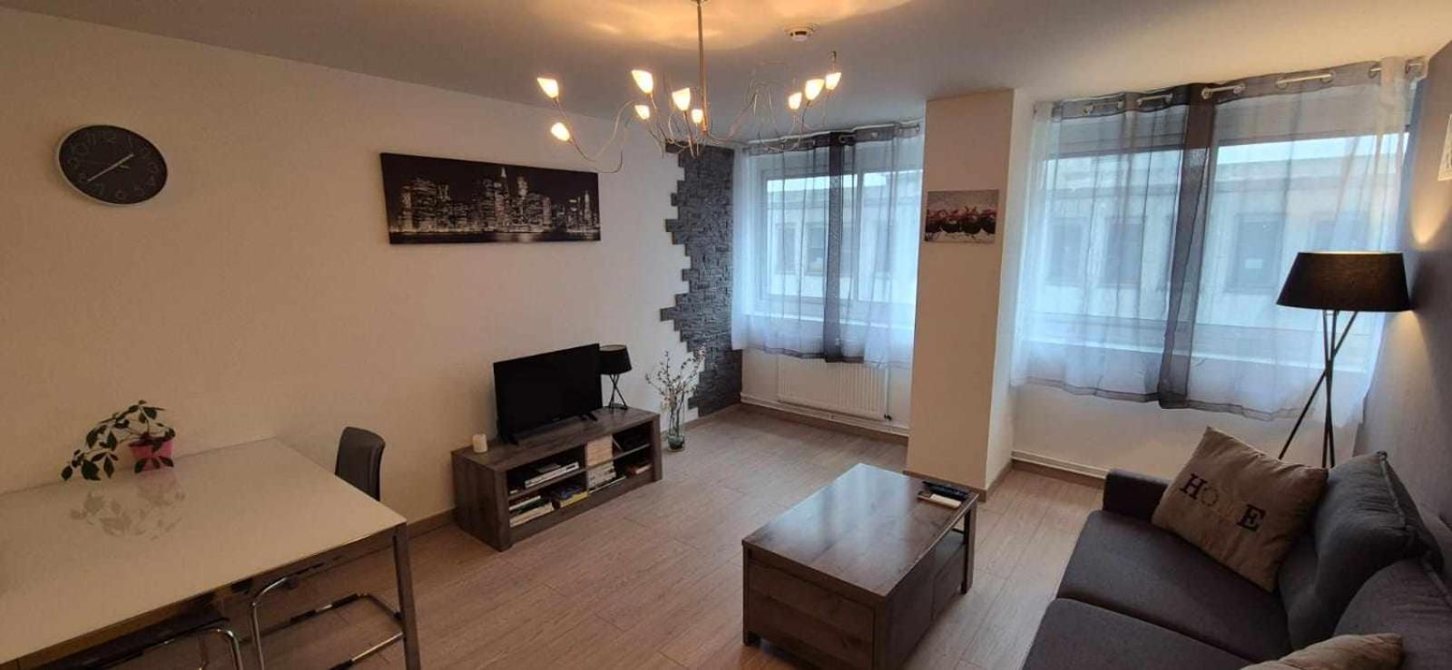 Nouveau !! Appartement Confortable Totalement Renove Avec Parking Gratuit - Hypercentre De Nancy Esterno foto